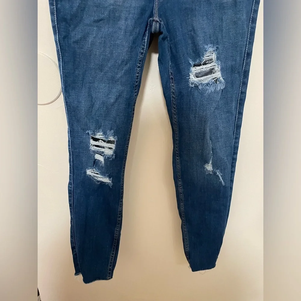 ✨Old Navy Distressed Jeans Super Hi Rise Size 8